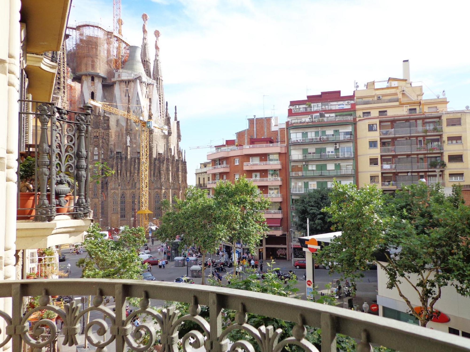 Apartment mit 2 Schlafzimmern, Balkon und Blick auf die Sagrada Familia